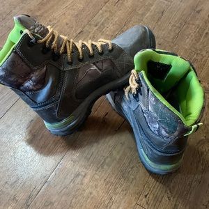 Wolverine camo leather upper balance man made material winter boots!!​